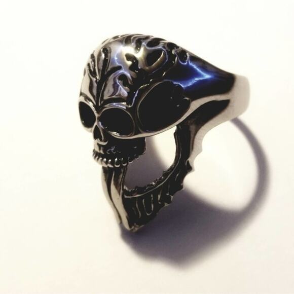 New stainless steel‎ skull ring size 10 - Picture 3 of 4